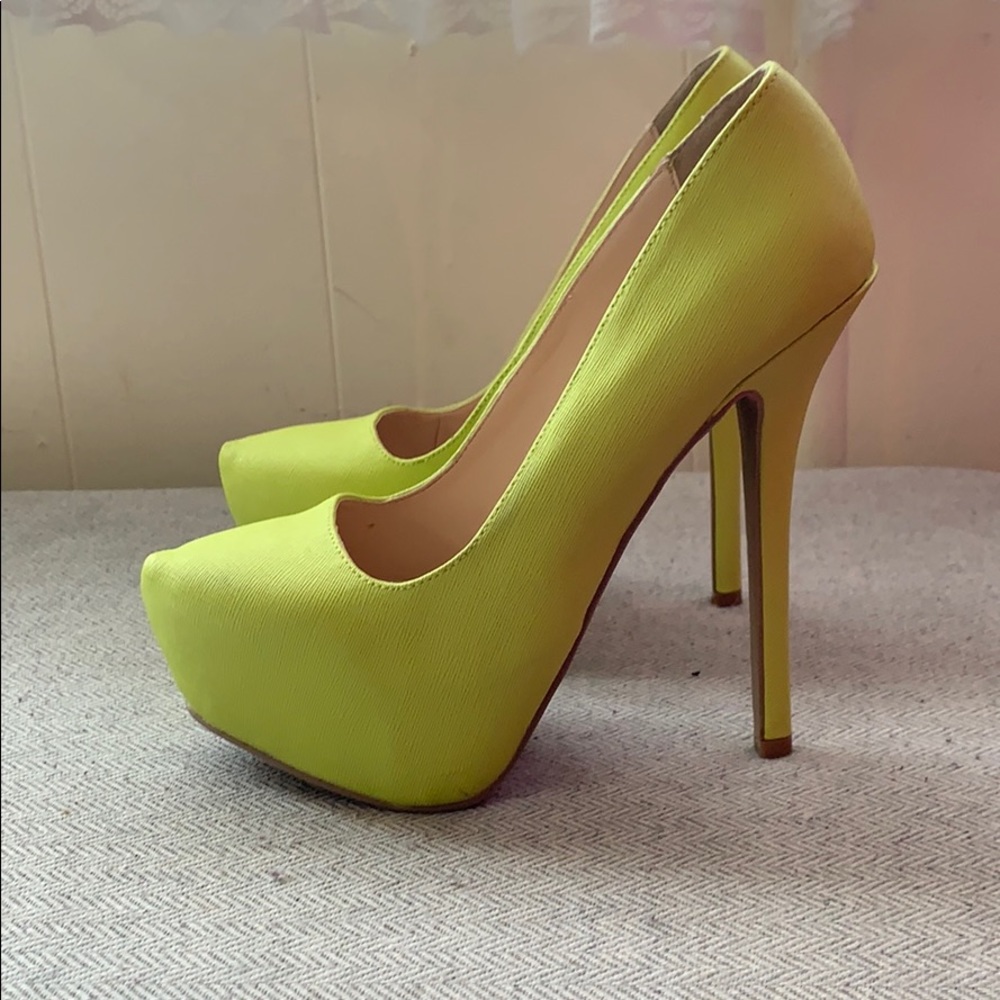 Heels - Picture 3 of 4